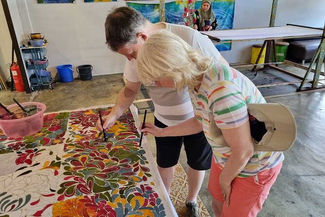 Batu Caves & Malaysian Handicraft Tour: Pewter & Batik Experience - The batik workshop mixes craft and sales