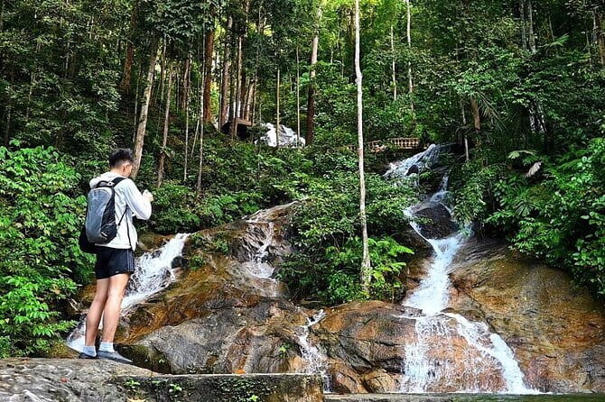 Batu Caves & Putrajaya Highlights: Landmarks & Botanical Garden - Putra Mosque and Perdana Putra form the city’s visual center
