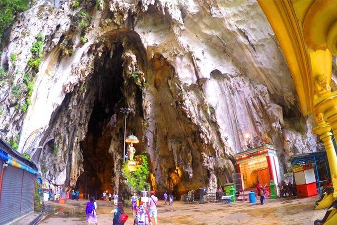 Batu Caves Temple Tour - Seeing the giant Lord Murugan statue