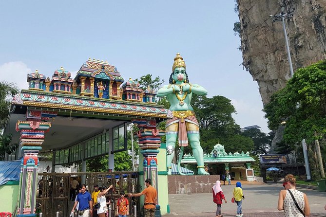 Batu Caves Tour from Kuala Lumpur - The entrance statue and the first climb