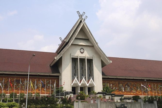 Best of Kuala Lumpur City Tour Including National Museum and National Monument - Kuala Lumpur Craft Complex and Harriston Boutique