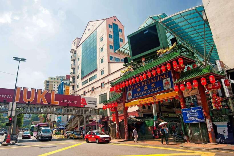 Best of Kuala Lumpur Tour with Twin Tower Entry - National Monument and the lake gardens