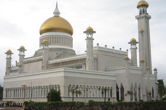 Brunei Heritage Tour - Omar Ali Saifuddien Mosque is the visual centerpiece