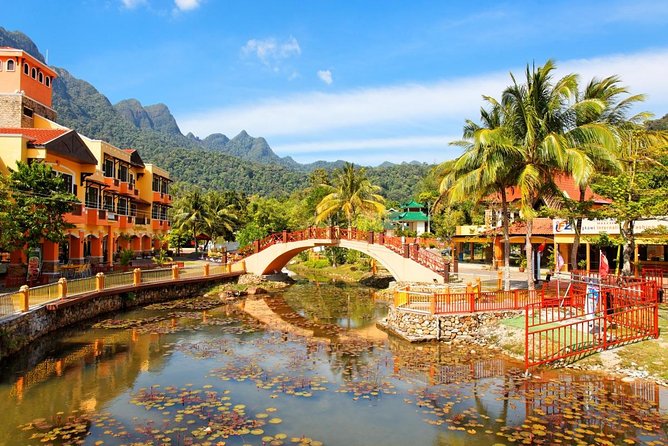 Cable Car and Oriental Village from Langkawi - The steep ride up Gunung Mat Cincang