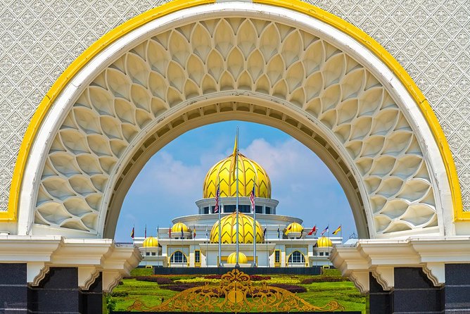 Cruise Shore Excursions: Port Klang - Royal Malaysia and the National Monument
