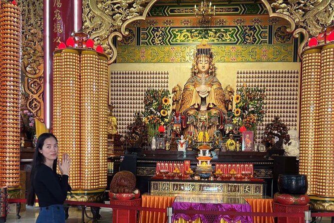 Exclusive Half Day Batu Caves and Private City Tour Kuala Lumpur - Finishing at the Petronas Twin Towers