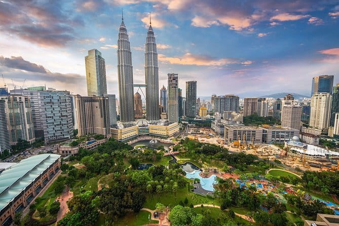 First Day : Arrival Transfer with Batu Caves Highlights Tour - What the private format changes