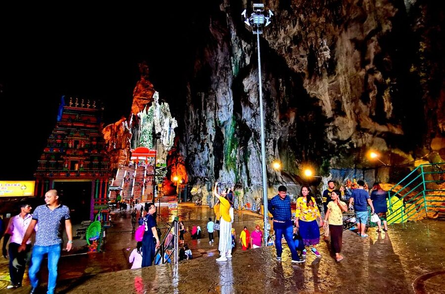 From Kuala Lumpur: Batu Caves Cultural Temple Tour - Thean Hou Temple on Robson Heights