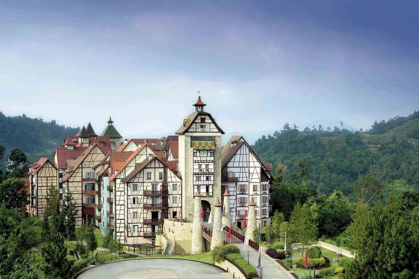 From Kuala Lumpur: Colmar Tropicale and Batu Caves Day Trip - What this Kuala Lumpur day trip is really like