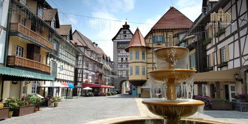 From Kuala Lumpur: Colmar Tropicale and Batu Caves Day Trip - Colmar Tropicale: a French-style resort in Bukit Tinggi