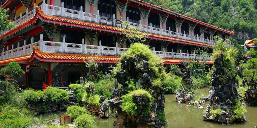 From Kuala Lumpur: Full-Day Tour to Ipoh - White coffee and the local snack trail