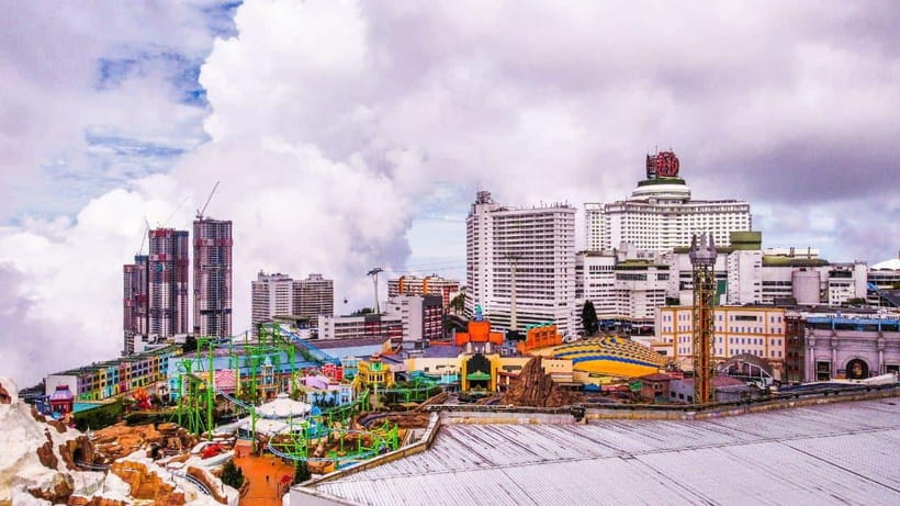 From Kuala Lumpur: Genting Highlands Day Tour & Gondola Ride - From Kuala Lumpur streets to the Batu Caves shrine