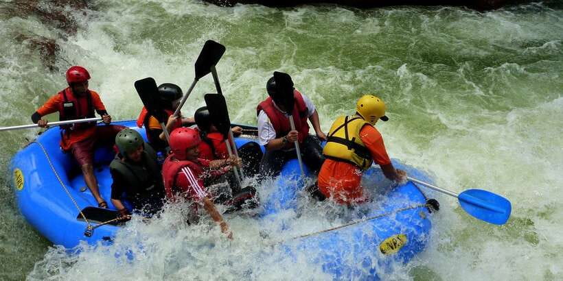 From Kuala Lumpur: Kampar River White Water Rafting - Lunch, showers, and the ride home