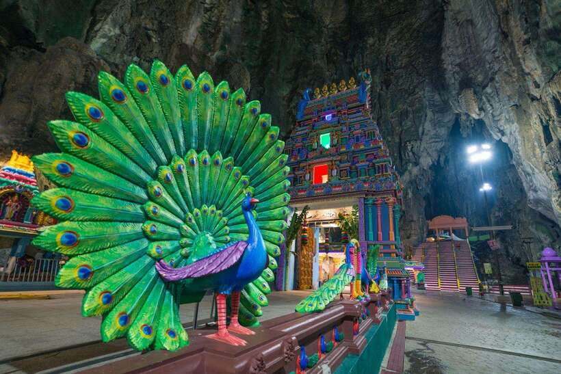 From Kuala Lumpur: Private Batu Caves Cultural Tour - Seeing batik made by hand