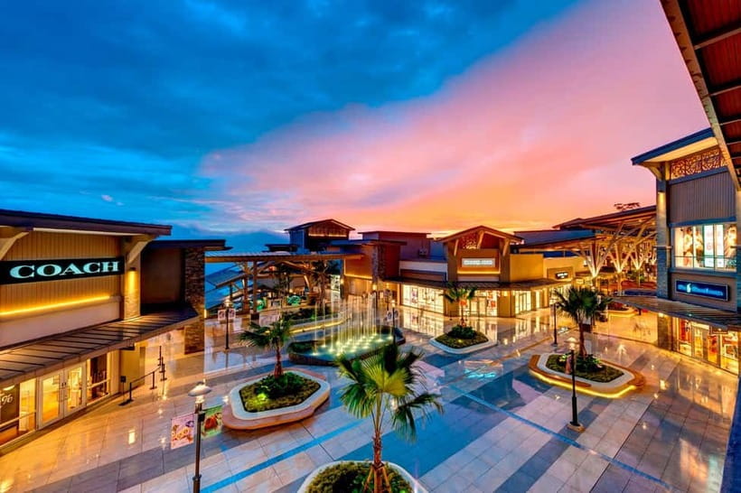 Genting Highland: Premium Outlets Cable Car - Arriving at SkyAvenue Station