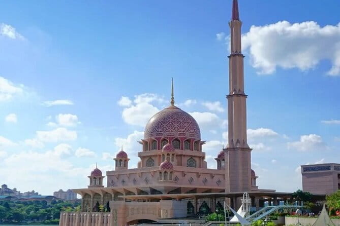 Genting Highlands & Batu Caves Include Cable Car Tickets - Riding the Awana Skyway above the forest
