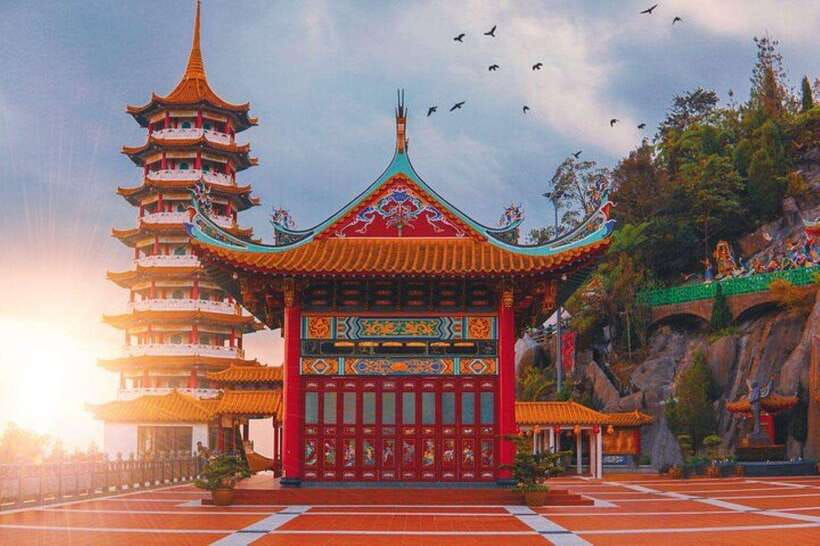 Genting Highlands Private Day Trip with Batu Caves - From Kuala Lumpur heat to Genting’s cooler air