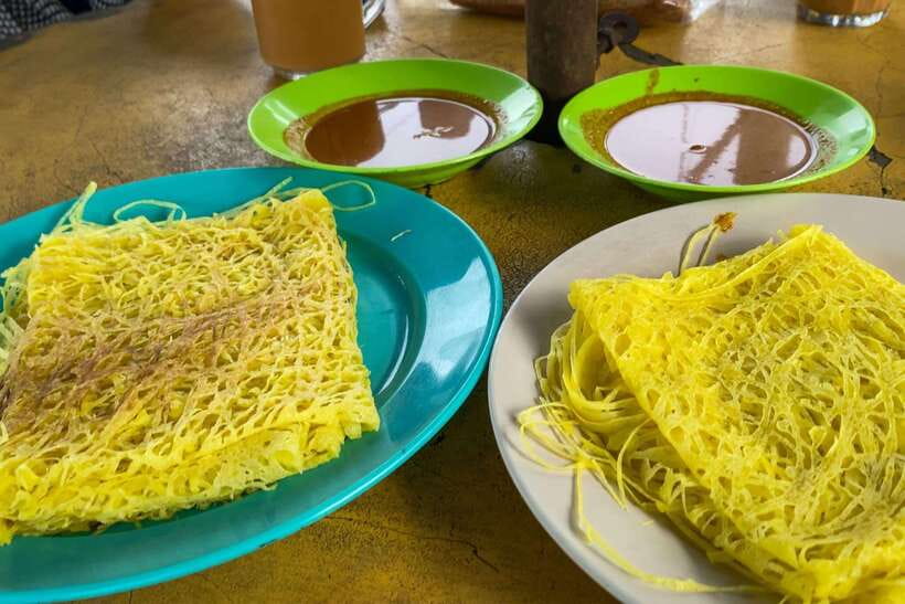 George Town: Authentic Food Tour with 12+ Tastings - Exploring the floating villages