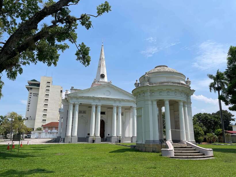 George Town: Heritage Walking Tour with Street Food Tasting - What the guides add to the route