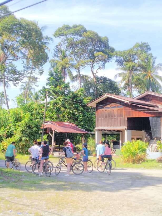 George Town, Penang: Malay Countryside Cycling - Fishing jetties and two sides of village life
