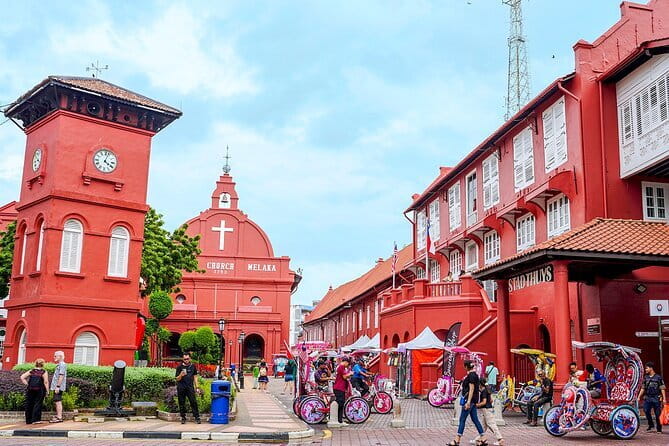 Half Day Cultural And Heritage Walking Tour in Kuala Lumpur - Shopping for Malaysian crafts at Pasar Seni
