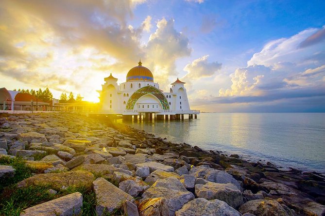 Historical Malacca Day Tour with Lunch from Kuala Lumpur - Following the Melaka River
