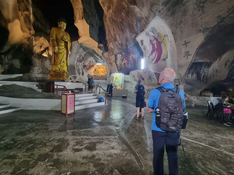 Ipoh Cave Temples Tours - Sam Poh Tong and the beauty of the rock
