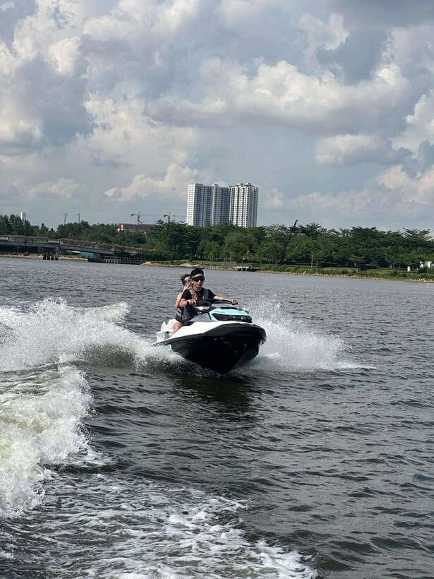 Johor Bahru : Seadoo JetSki 30mins Self Ride Tour (Double) - Who will enjoy this ride most?