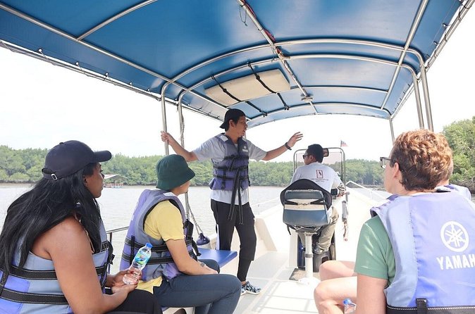 Johor Desaru Coast Day River Cruise - The quick stop at Desaru Fruit Farm Shop