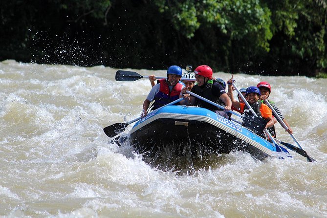 Kiulu River Water Rafting Day Tour from Kota Kinabalu - Riverside lunch after the raft