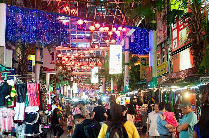 Kuala Lumpur: 4-Hour Authentic Local Markets & Event Tour - Ramadan bazaars bring food and local life together