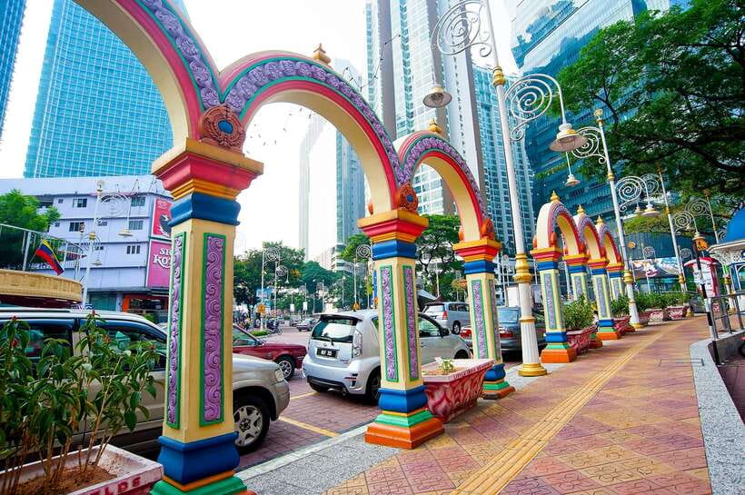 Kuala Lumpur: 4-Hour Authentic Local Markets & Event Tour - Merdeka Square adds history without taking over the evening