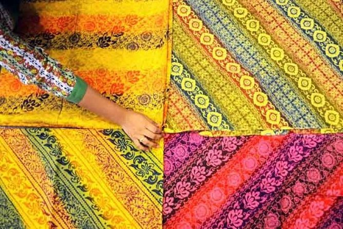 Kuala Lumpur Batu Caves & Countryside Tour - East Coast Batik: 30 minutes of color and handwork