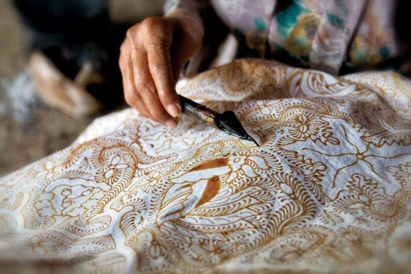 Kuala Lumpur : Batu Caves Private Tour - Watching Batik Take Shape