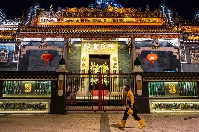 Kuala Lumpur by Night: Cultural Sights, City Lights & Local Vibes - The Petronas Twin Towers are a photo stop only