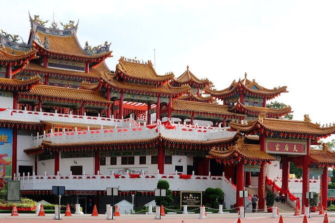 Kuala Lumpur City & Batu Caves Temple Private Tour - Merdeka Square and the Sultan Abdul Samad Building