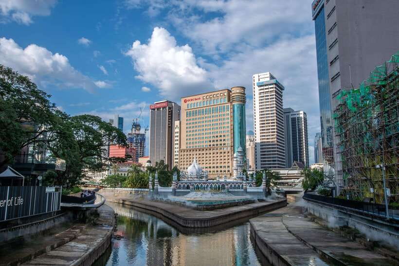 Kuala Lumpur: City Tour & Batu Caves Combo - What the driver guide adds