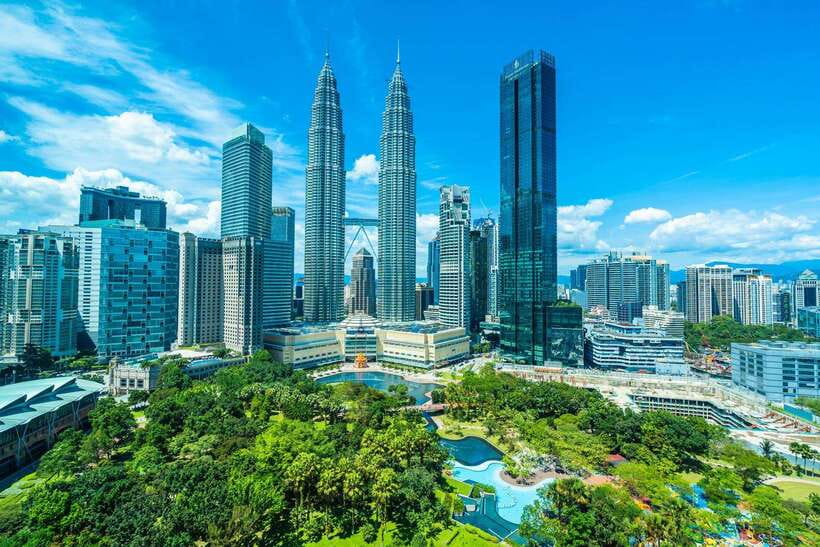 Kuala Lumpur: City Tour, KL Tower Ticket & Putrajaya w/ Boat - Merdeka Square and the Sultan Abdul Samad Building