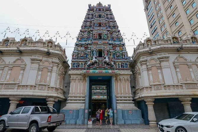 Kuala Lumpur Cultural and Heritage Tour - Thean Hou Temple, a newer building with an old style
