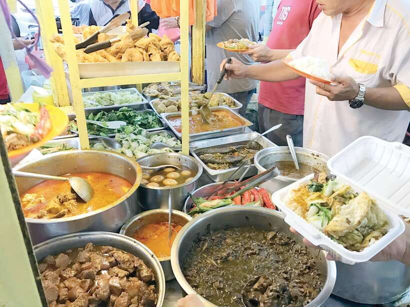 Kuala Lumpur: Evening Food Tour by Bike - Why a food tour by bicycle works in Kuala Lumpur