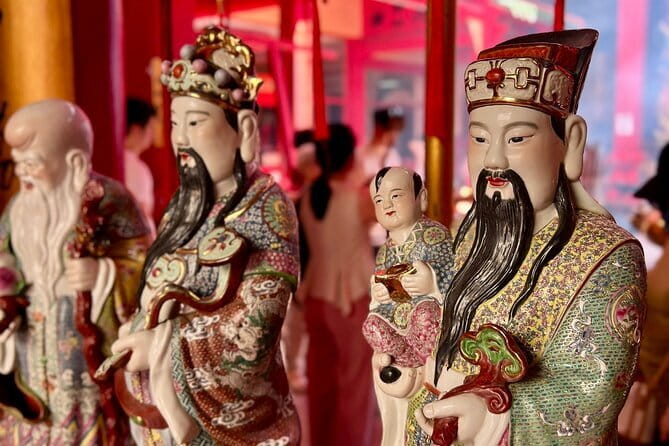 Kuala Lumpur Food Tour with 12+ Authentic Dishes & Local Secrets - Finishing near Merdeka Square and Sultan Abdul Mosque