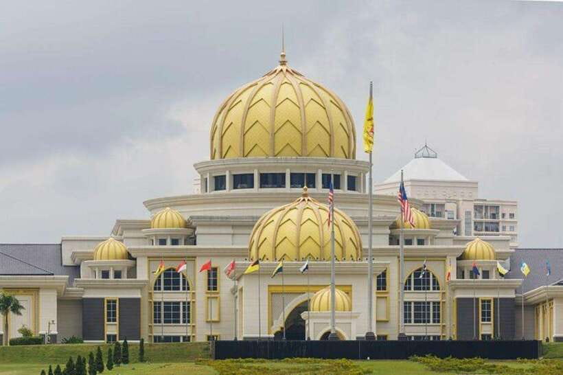 Kuala Lumpur: Full-Day Private City Highlights Tour - Petronas Twin Towers for the big Kuala Lumpur photograph