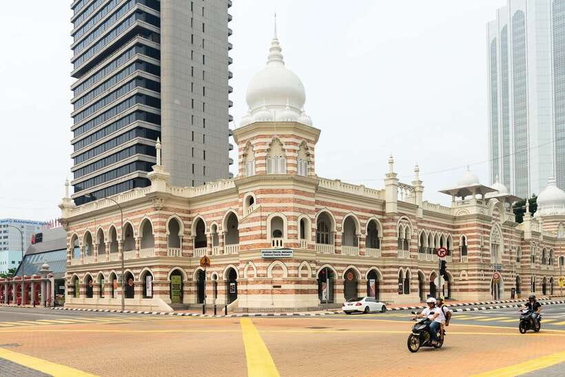 Kuala Lumpur Full-Day Sightseeing Tour with Batu Caves - Petronas Towers and the modern face of KL