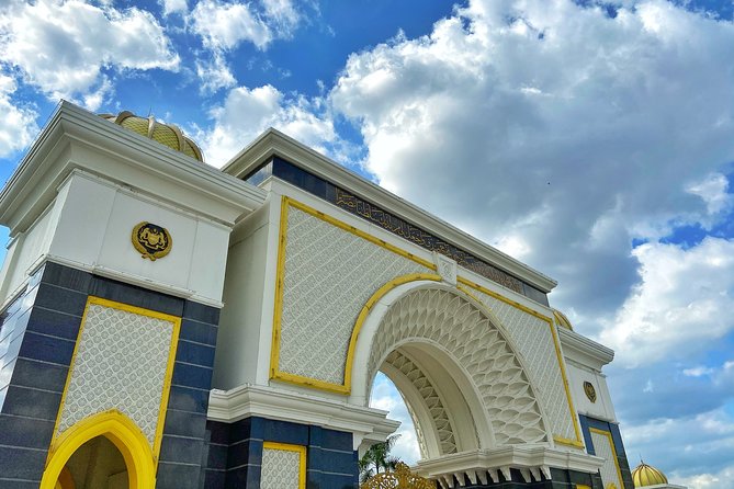 Kuala Lumpur Half Day City Tour (Private Tour) - Istana Negara and Taman Tugu: royal Malaysia and national memory