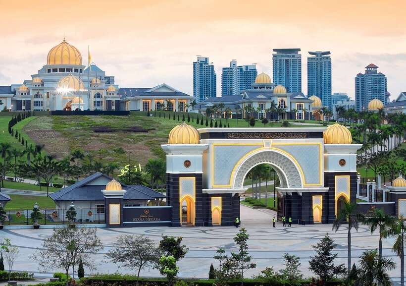 Kuala Lumpur: Half Day Group City Highlights Tour - Perdana Botanical Garden and the Limits of a Short Tour