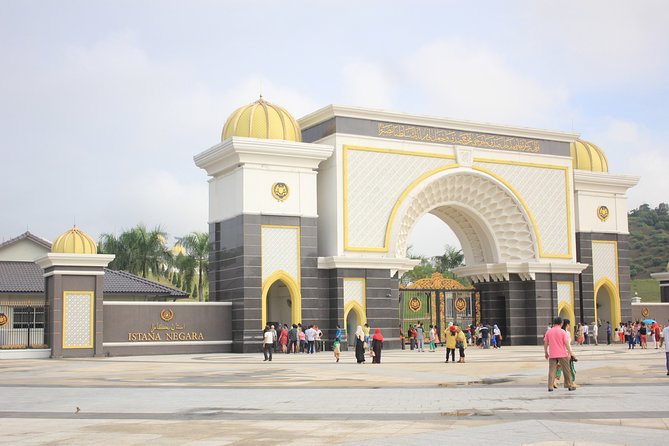 Kuala Lumpur Half Day Guided City Tour (SIC/Shared Tour) - A commercial pause at Cocoa Boutique