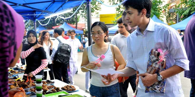 Kuala Lumpur: Half Day Local Food Walking Tour - Kampung Baru, where the tour slows down