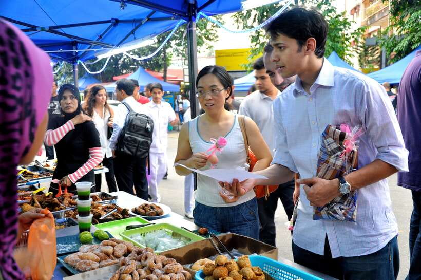 Kuala Lumpur: Half Day Local Food Walking Tour - Masjid Jamek and the city’s early center