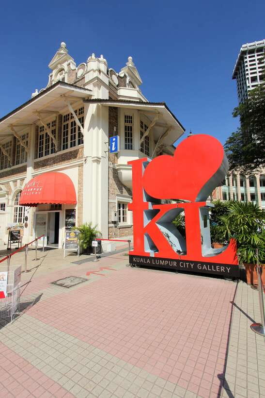 Kuala Lumpur: Half-Day Photo Tour with Petronas Twin Towers - Petronas Towers and the value of timed access