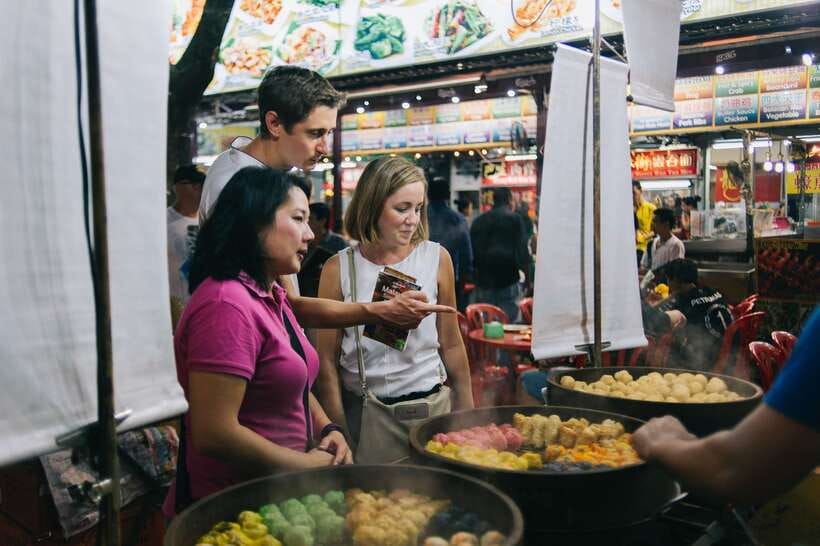 Kuala Lumpur: Local Street Food Night Tour - Who should book this Kuala Lumpur food walk?